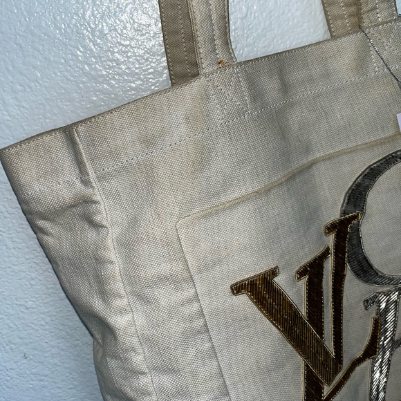 Louis Vuitton: Beaded That's Love Limited Edition Tote (on Scarlett Johansson) - Picture 14 of 16